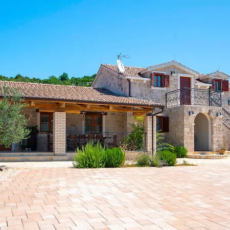 Lavanda Mansion Vila *