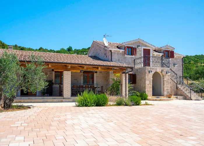 Lavanda Mansion Villa *